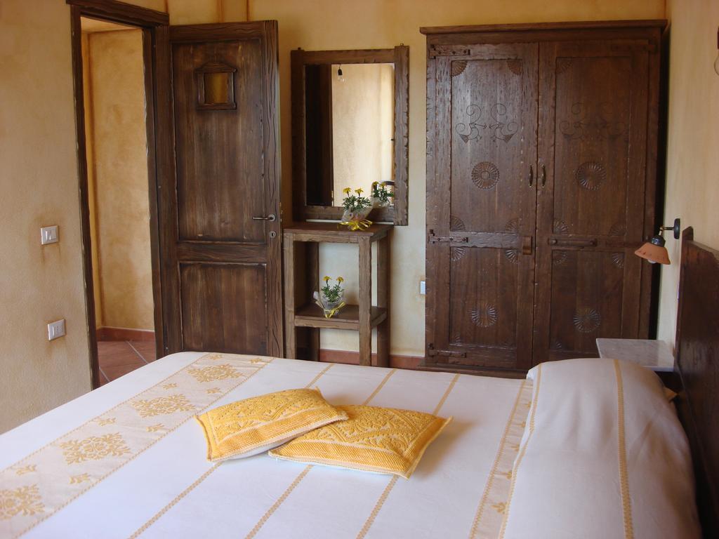 Grazia Deledda Bed and Breakfast Galtellì Buitenkant foto