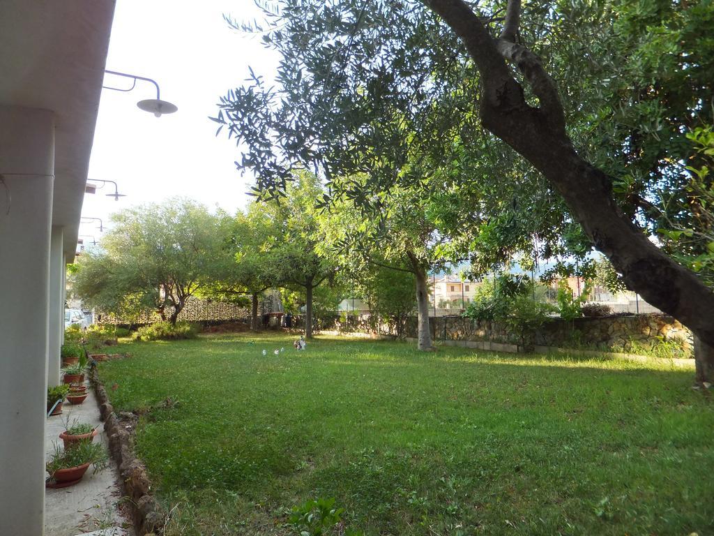 Grazia Deledda Bed and Breakfast Galtellì Buitenkant foto